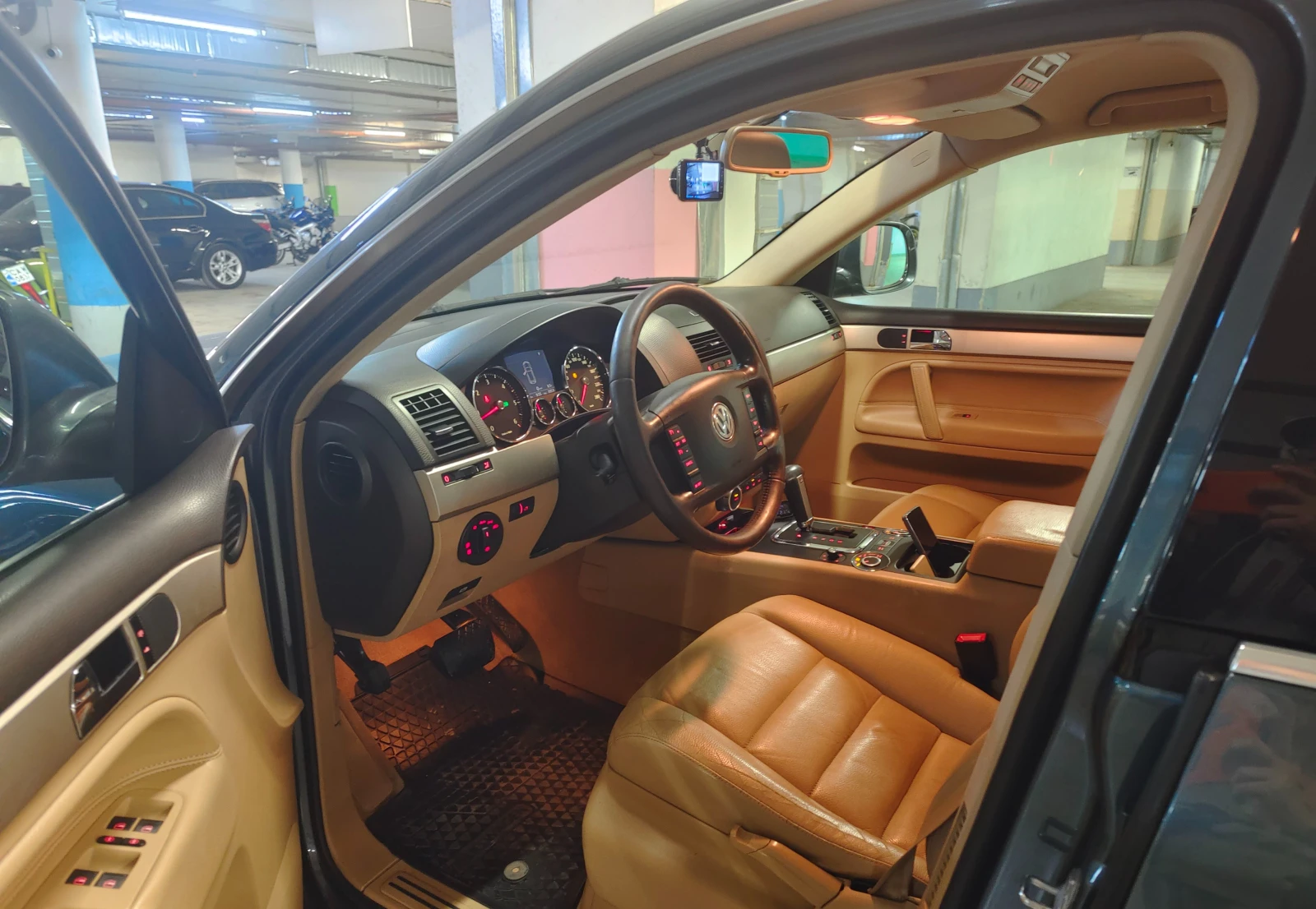 VW Touareg 3.0 TDI, снимка 11 - Автомобили и джипове - 53843612