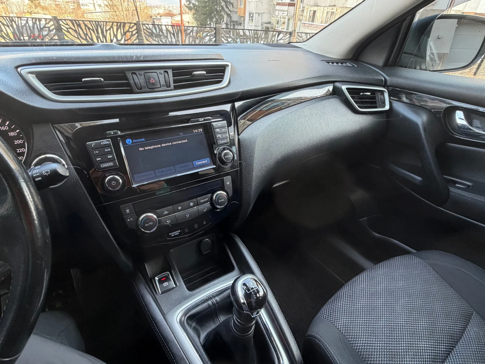 Nissan Qashqai 1.2i 360- КАМЕРА, снимка 10 - Автомобили и джипове - 53989919