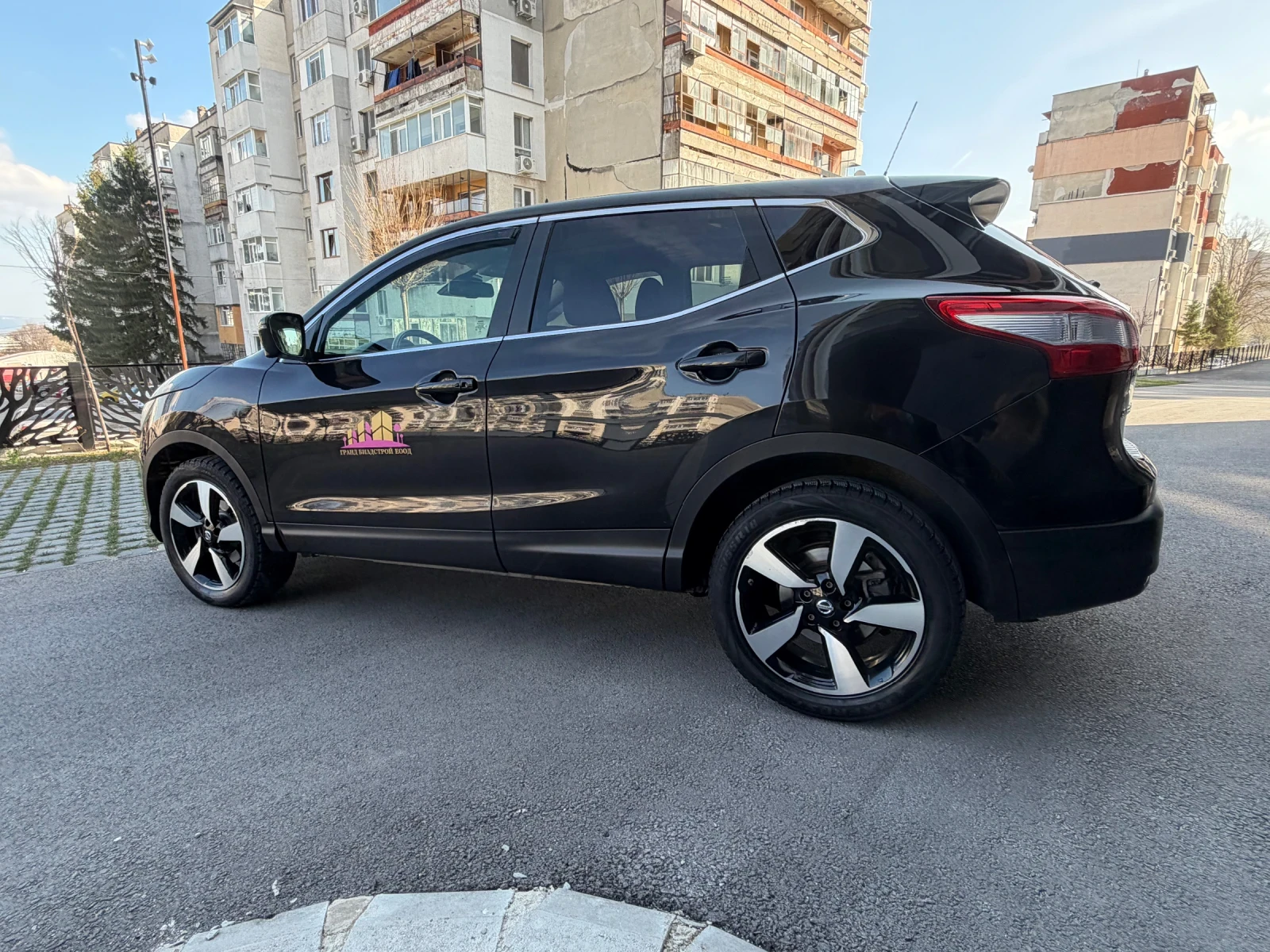 Nissan Qashqai 1.2i 360- КАМЕРА, снимка 4 - Автомобили и джипове - 53989919