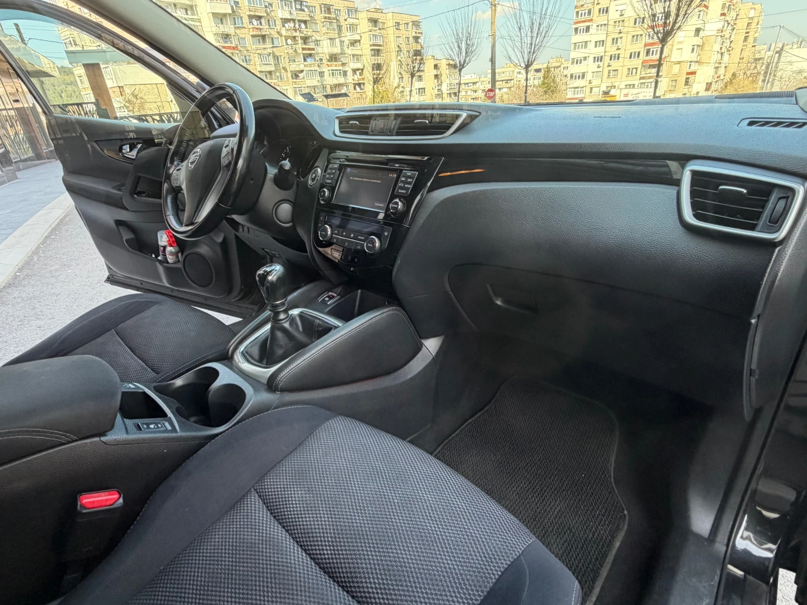 Nissan Qashqai 1.2i 360- КАМЕРА, снимка 8 - Автомобили и джипове - 53989919