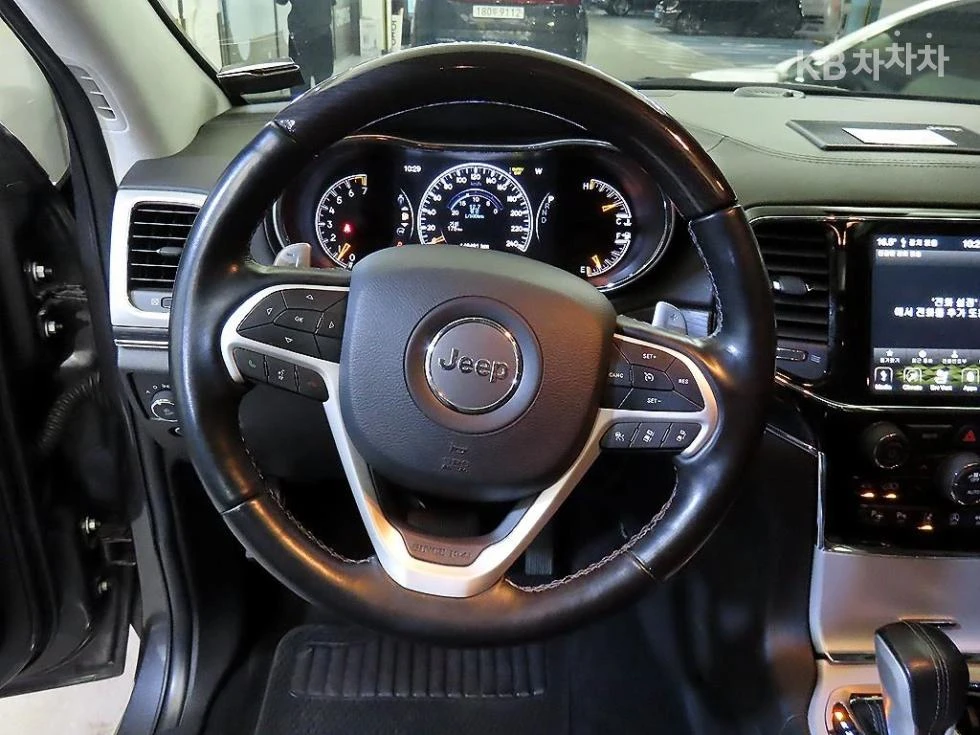 Jeep Grand cherokee 3.6 SUMMIT HARMON KARDON/PANORAMA/360CAM, снимка 8 - Автомобили и джипове - 55404496
