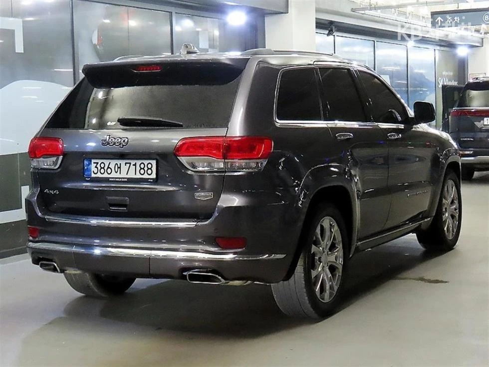 Jeep Grand cherokee 3.6 SUMMIT HARMON KARDON/PANORAMA/360CAM, снимка 2 - Автомобили и джипове - 55404496