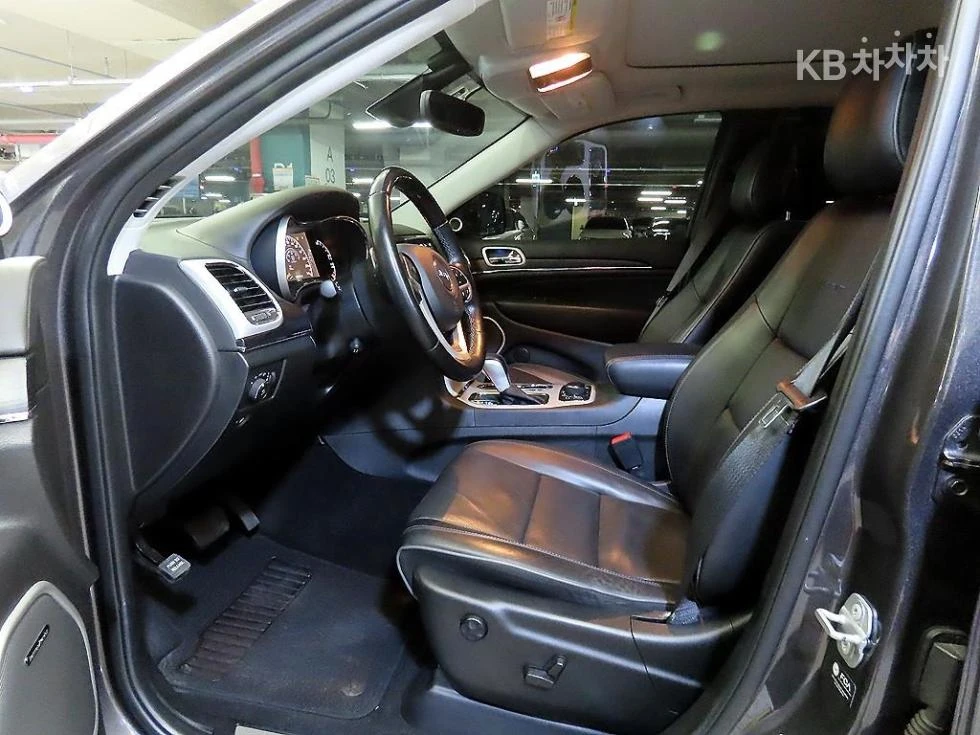 Jeep Grand cherokee 3.6 SUMMIT HARMON KARDON/PANORAMA/360CAM, снимка 6 - Автомобили и джипове - 55404496