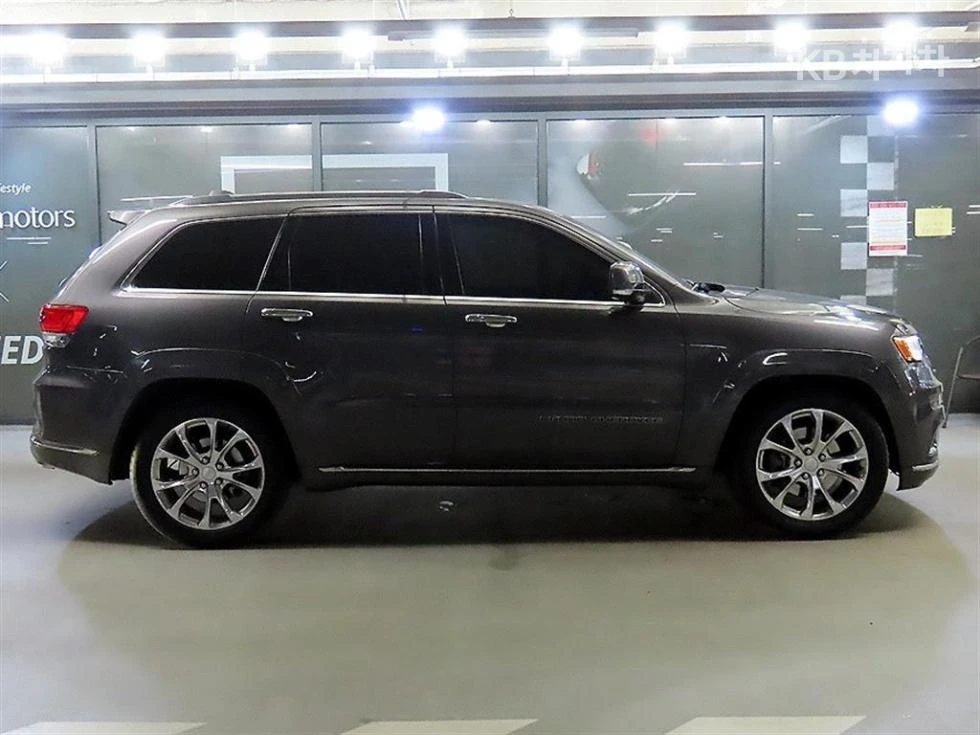 Jeep Grand cherokee 3.6 SUMMIT HARMON KARDON/PANORAMA/360CAM, снимка 5 - Автомобили и джипове - 55404496