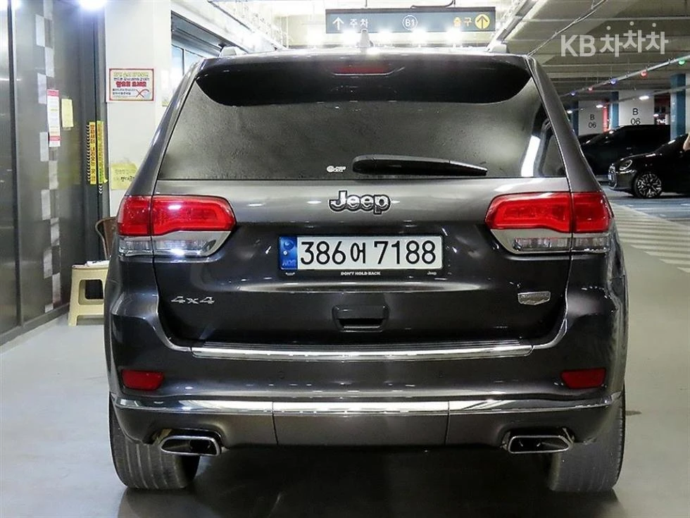 Jeep Grand cherokee 3.6 SUMMIT HARMON KARDON/PANORAMA/360CAM, снимка 4 - Автомобили и джипове - 55404496