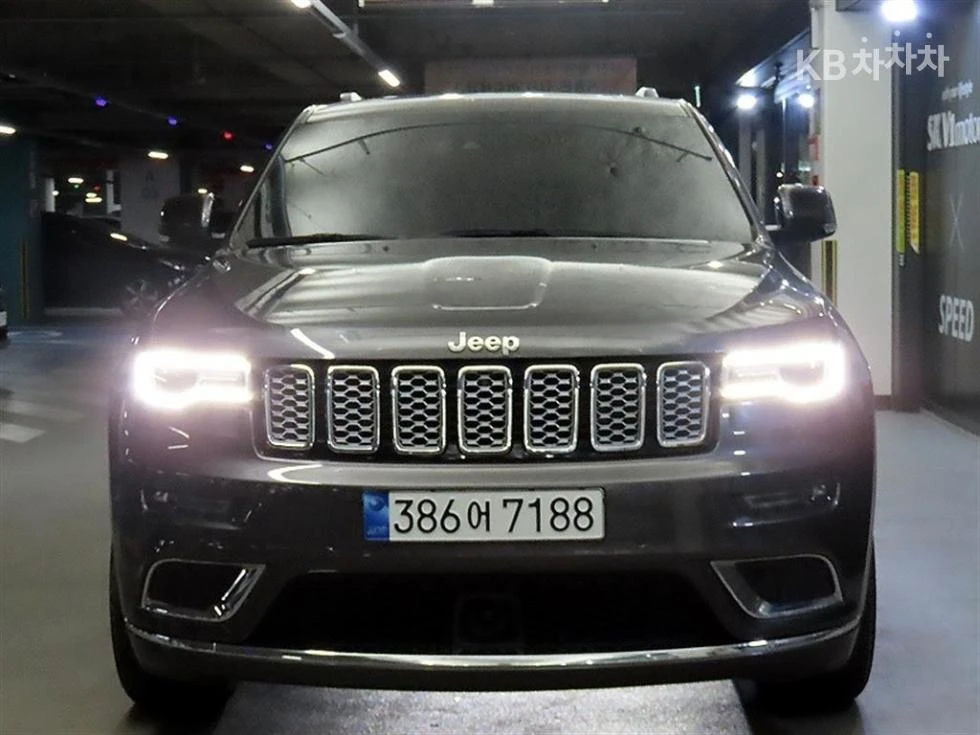 Jeep Grand cherokee 3.6 SUMMIT HARMON KARDON/PANORAMA/360CAM, снимка 3 - Автомобили и джипове - 55404496