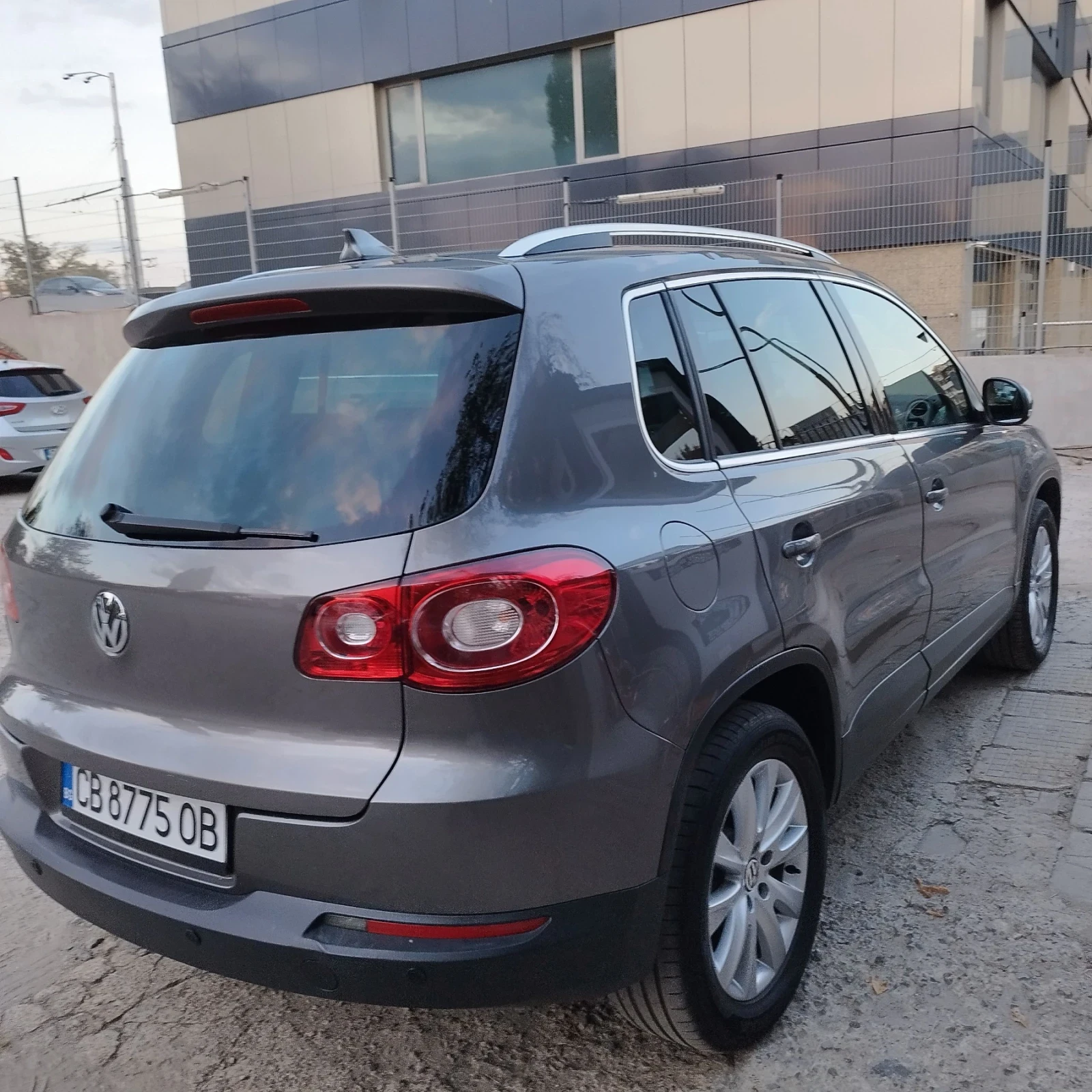 VW Tiguan, снимка 4 - Автомобили и джипове - 56455156