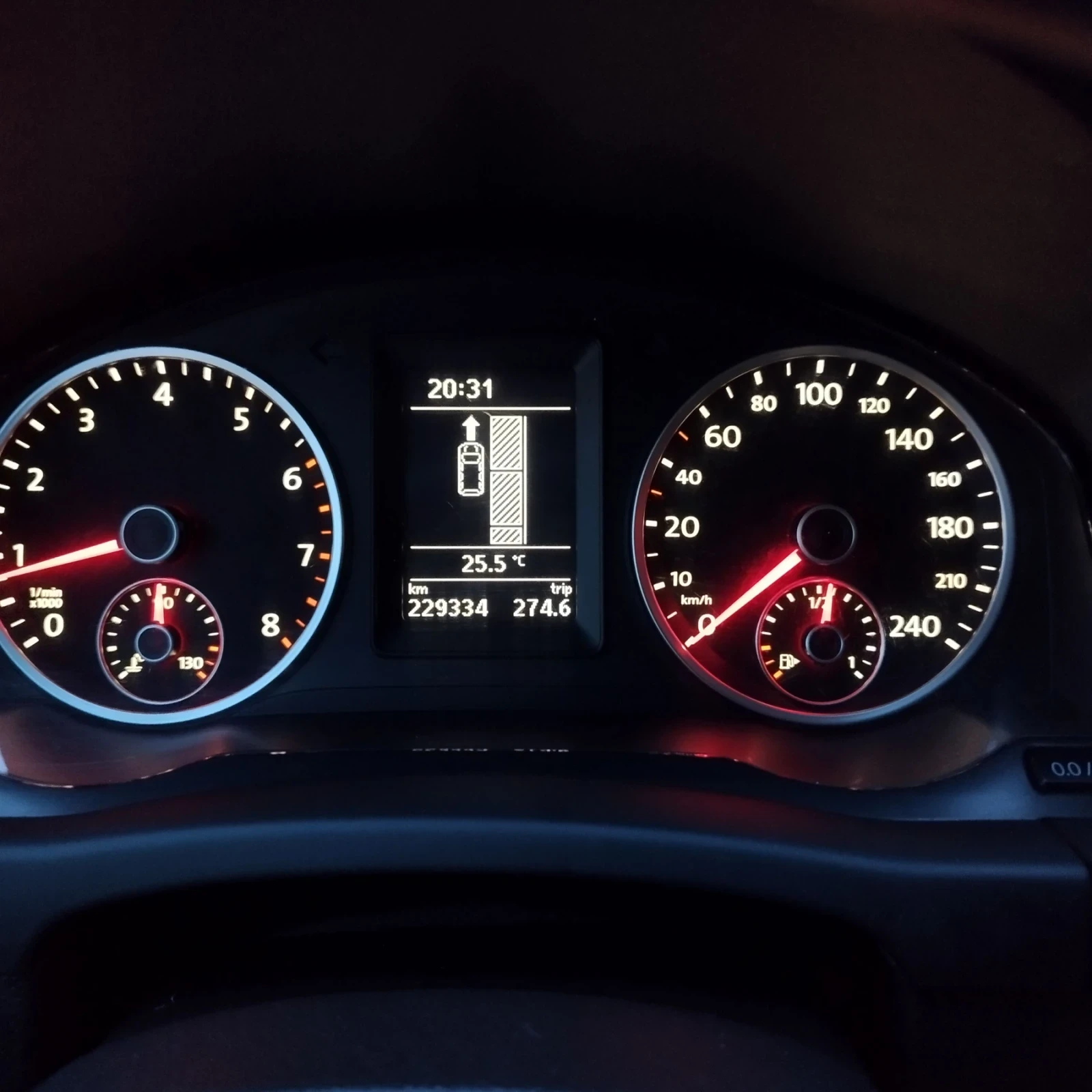 VW Tiguan, снимка 7 - Автомобили и джипове - 56455156