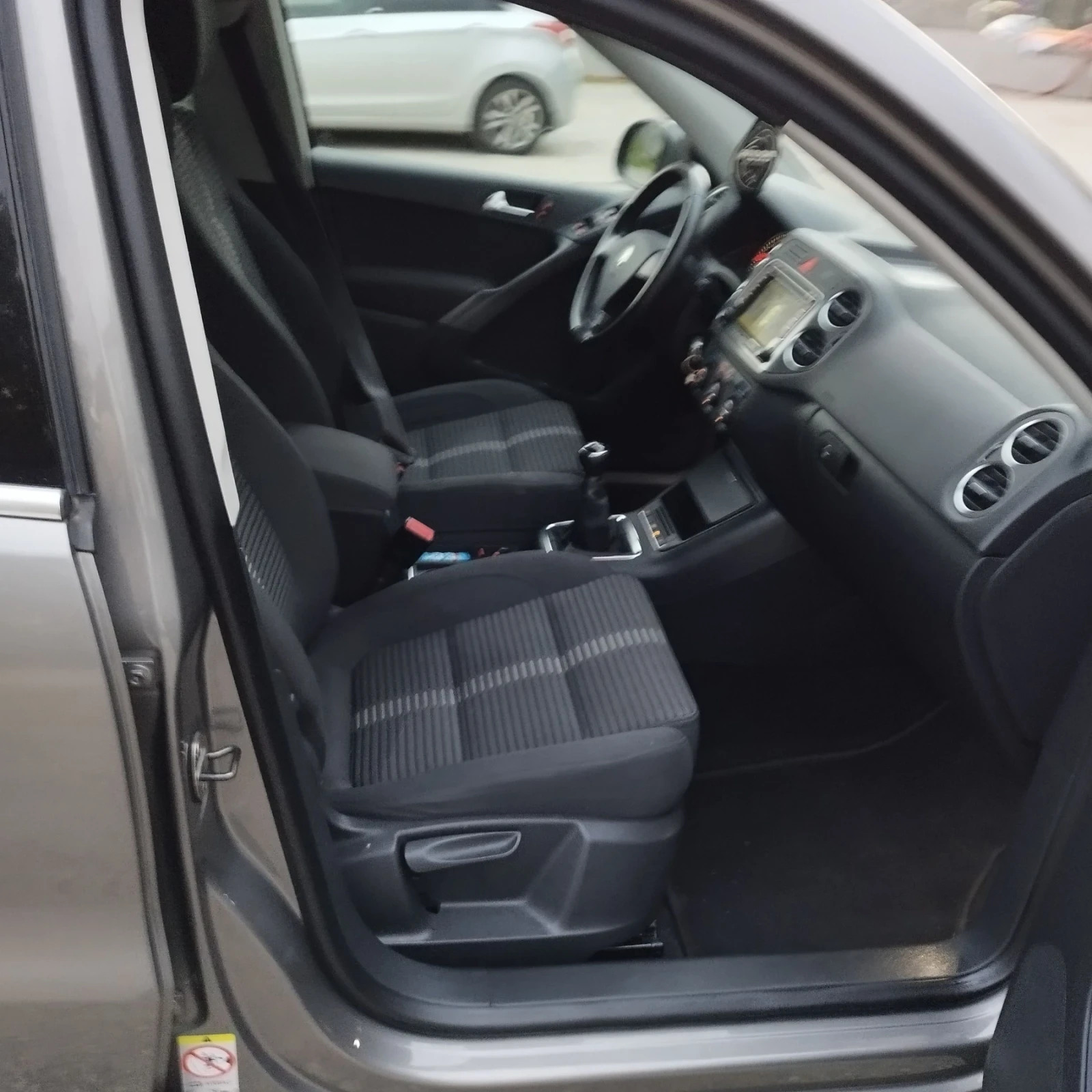 VW Tiguan, снимка 15 - Автомобили и джипове - 56455156