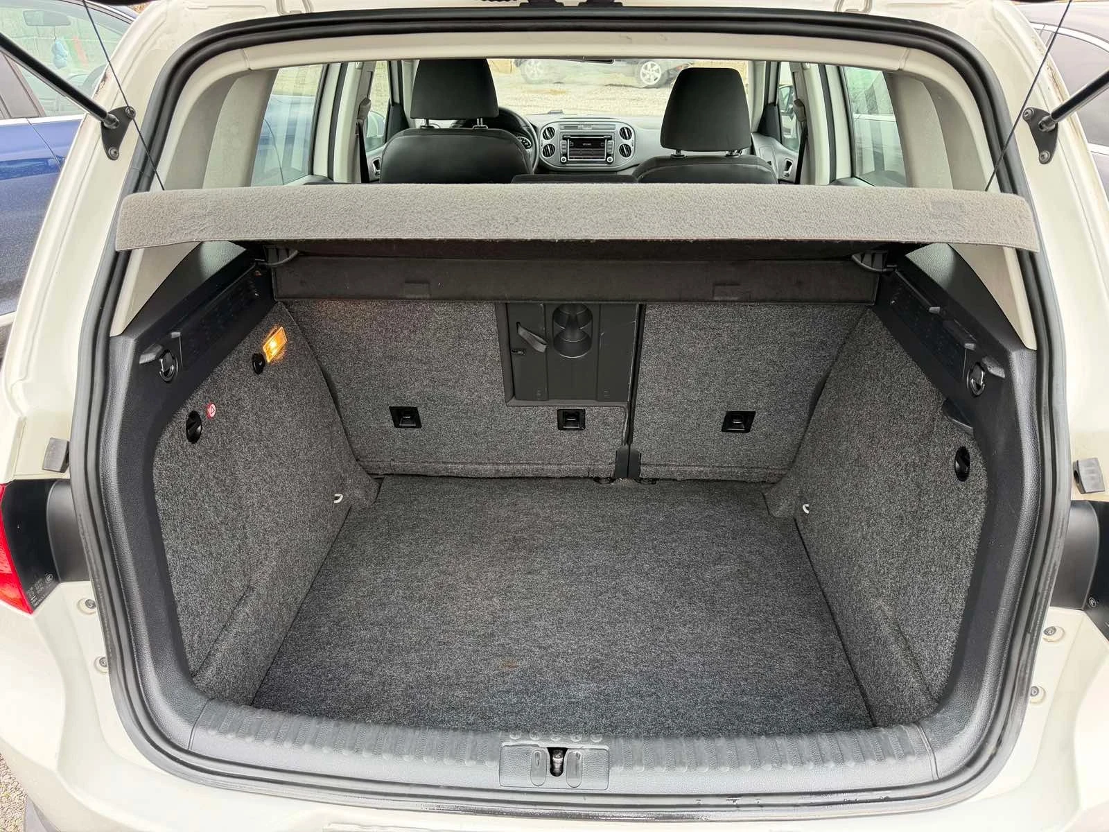 VW Tiguan, снимка 9 - Автомобили и джипове - 56585473