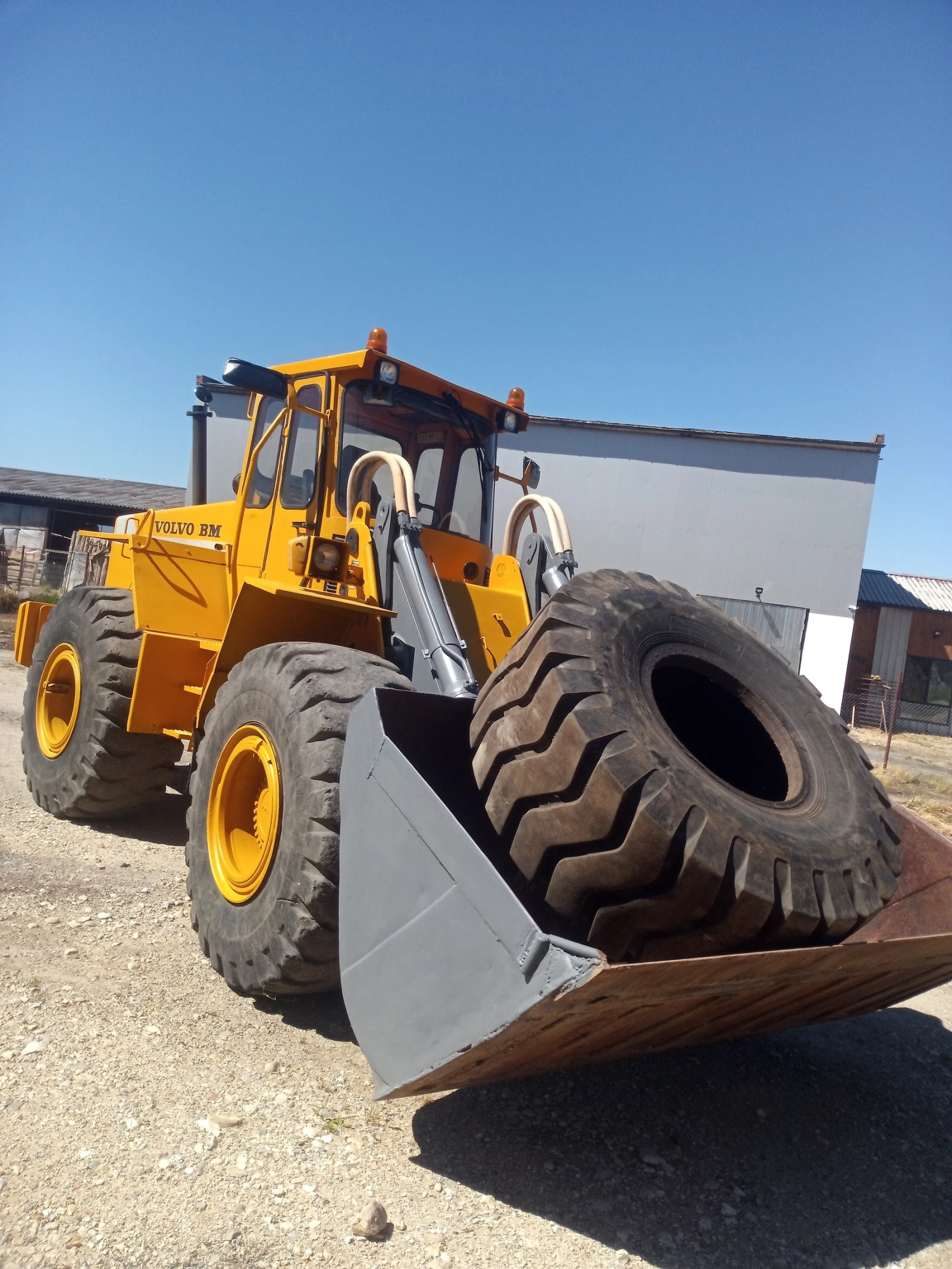 Челен товарач Volvo BM4500, снимка 2 - Индустриална техника - 55610391