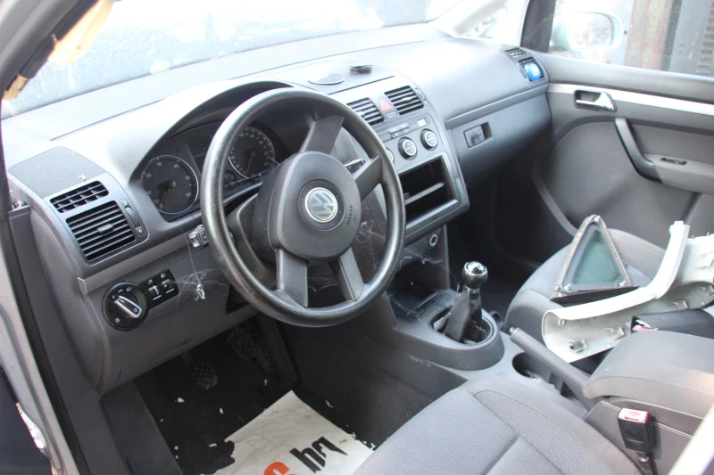 VW Touran 2.0 TDI   BKD, снимка 6 - Автомобили и джипове - 49101671