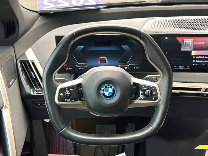 BMW iX xDrive50 Sports * ДИСТРОНИК / 360 / ПОДГРЕВ / ПАНО, снимка 11 - Автомобили и джипове - 53535570