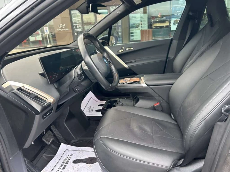 BMW iX xDrive50 Sports * ДИСТРОНИК / 360 / ПОДГРЕВ / ПАНО, снимка 10 - Автомобили и джипове - 53535570