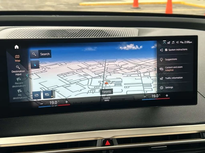 BMW iX xDrive50 Sports * ДИСТРОНИК / 360 / ПОДГРЕВ / ПАНО, снимка 15 - Автомобили и джипове - 53535570