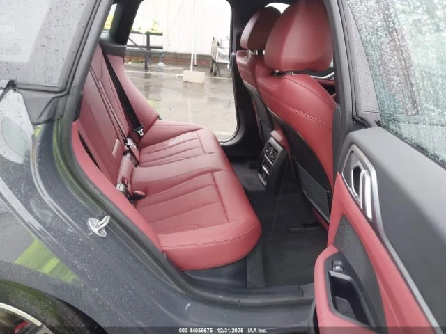 BMW i4 Червен салон* Подреви* Адапт. окачване* Амбиент, снимка 11 - Автомобили и джипове - 53443748