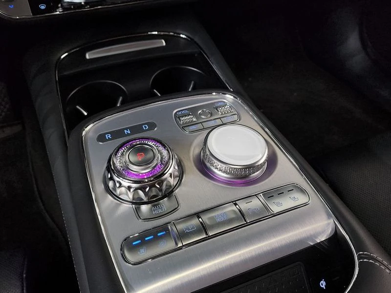 Genesis G90 3.5 Automatic, снимка 12 - Автомобили и джипове - 55606191