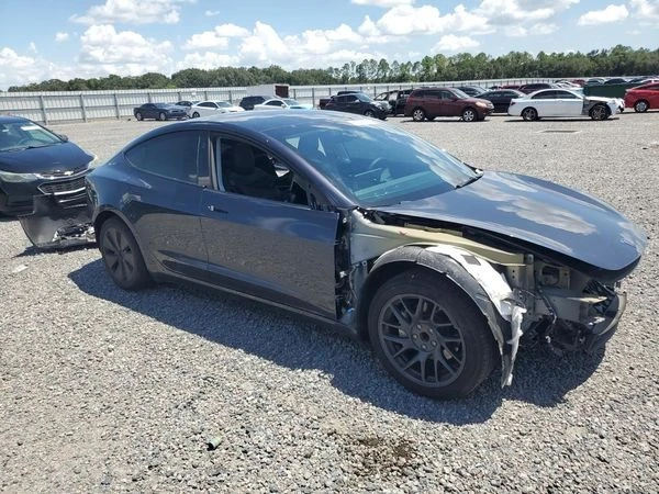 Tesla Model 3, снимка 5 - Автомобили и джипове - 56117873