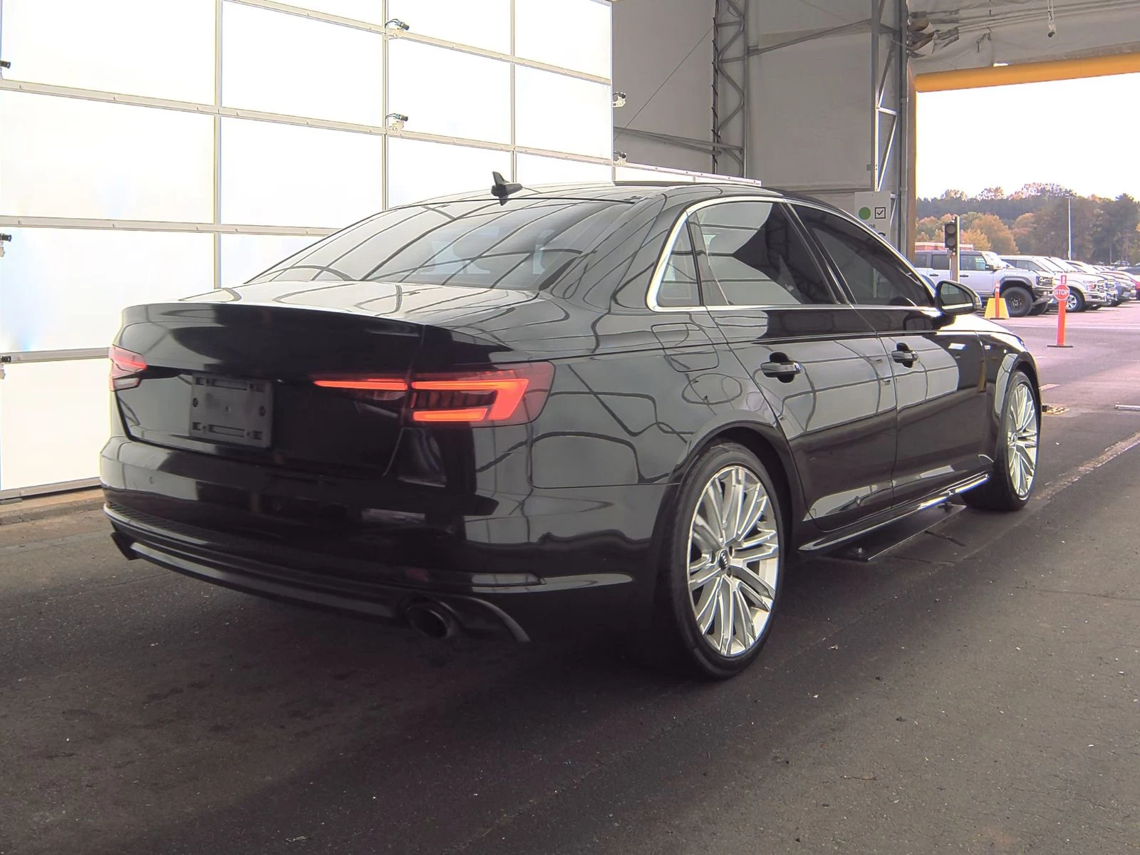 Audi A4 Premium Plus* S-Line* B&O* Подгрев* Шибидах - изображение 4