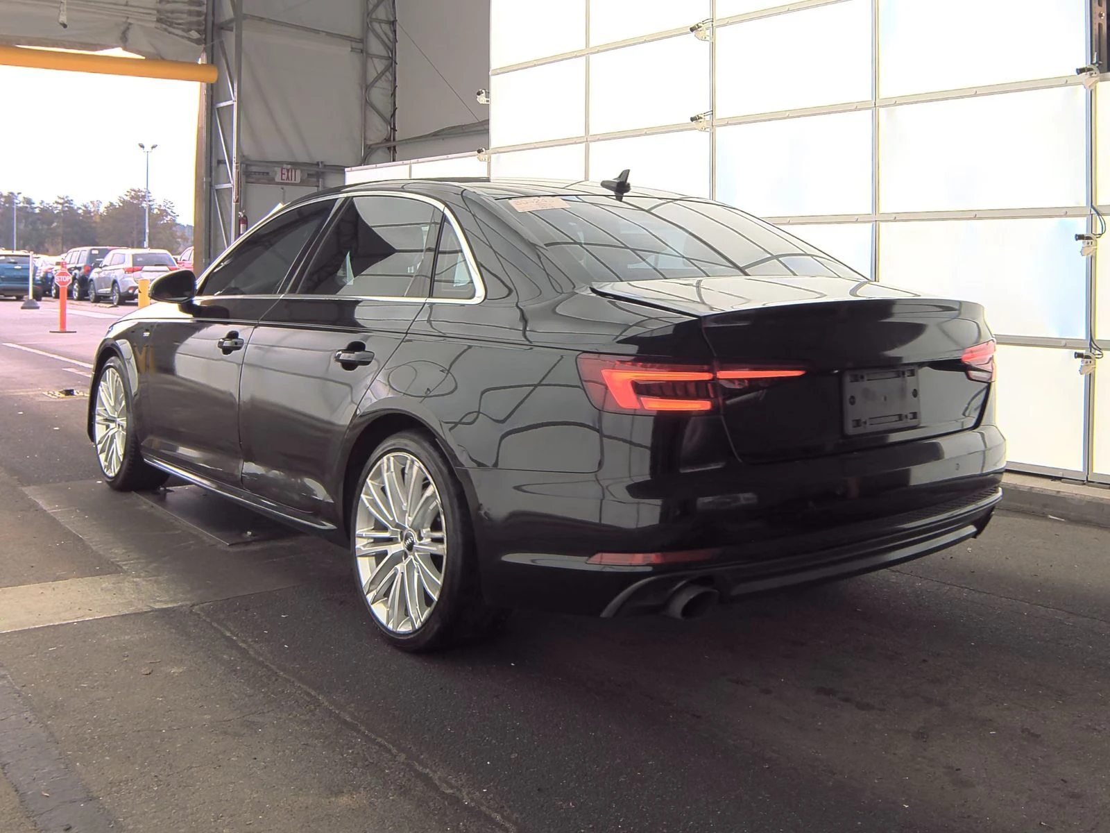 Audi A4 Premium Plus* S-Line* B&O* Подгрев* Шибидах - изображение 3