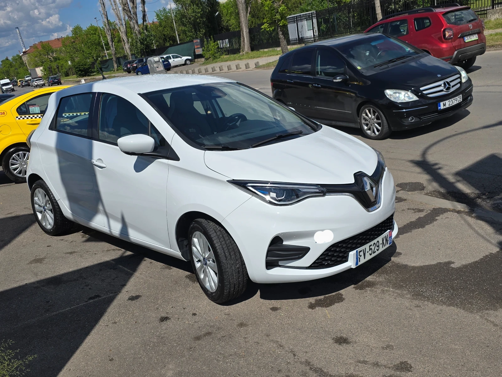 Renault Zoe 52kw/23хил.км/ДОКАЗАН ПРОБЕГ!ТЕРМОПОМПА! - изображение 2