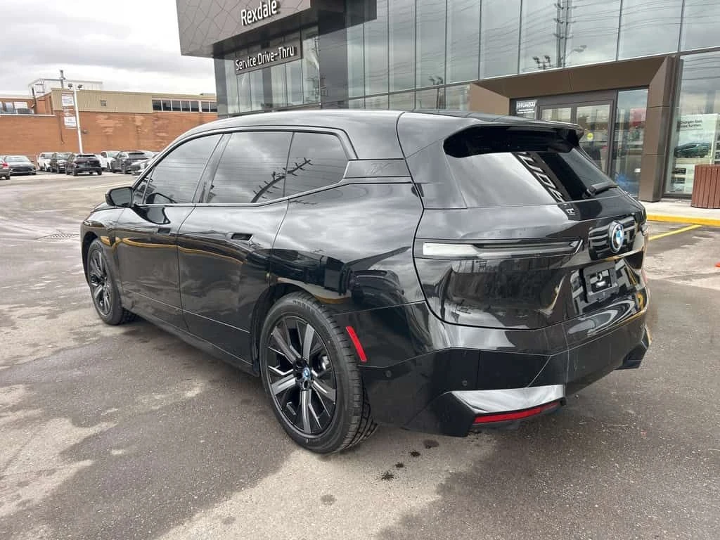 BMW iX xDrive50 Sports * ДИСТРОНИК / 360 / ПОДГРЕВ / ПАНО - изображение 5