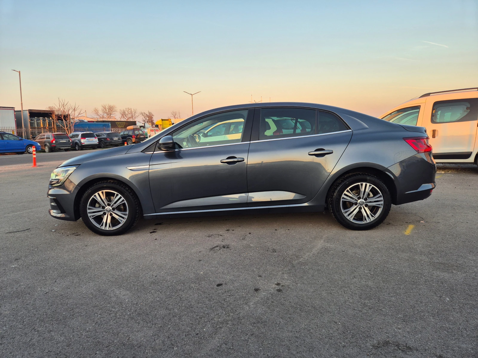 Renault Megane INTENS A/T= 1, 5DCI-115кс - изображение 2