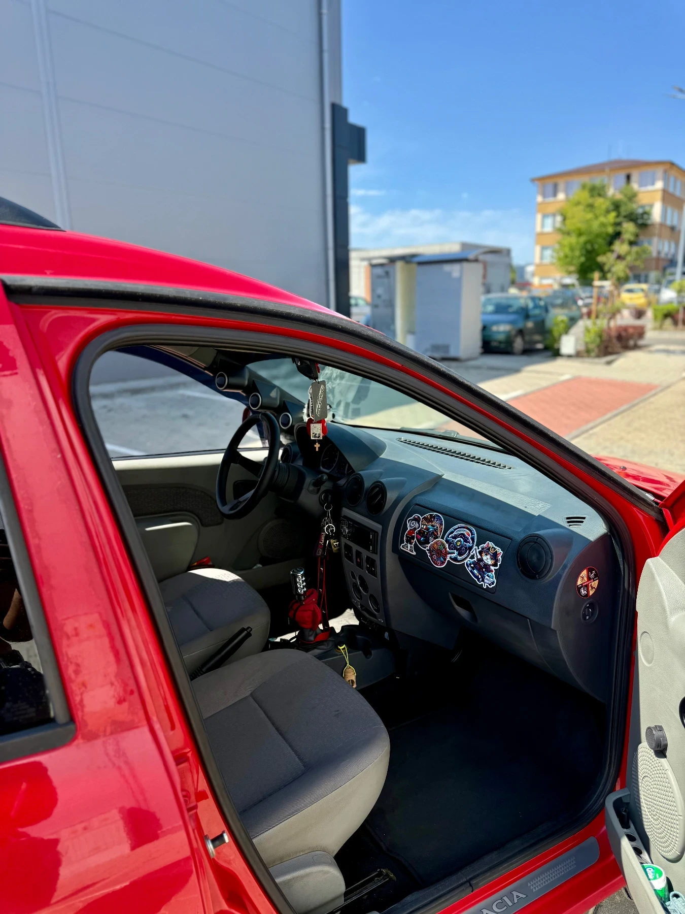 Dacia Logan, снимка 7 - Автомобили и джипове - 54331272