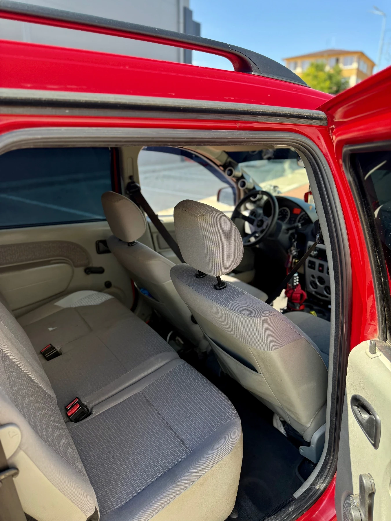 Dacia Logan, снимка 9 - Автомобили и джипове - 54331272