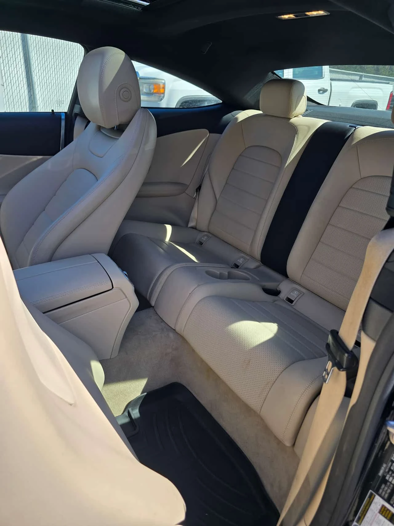 Mercedes-Benz C 300 CARFAX, снимка 16 - Автомобили и джипове - 54483253