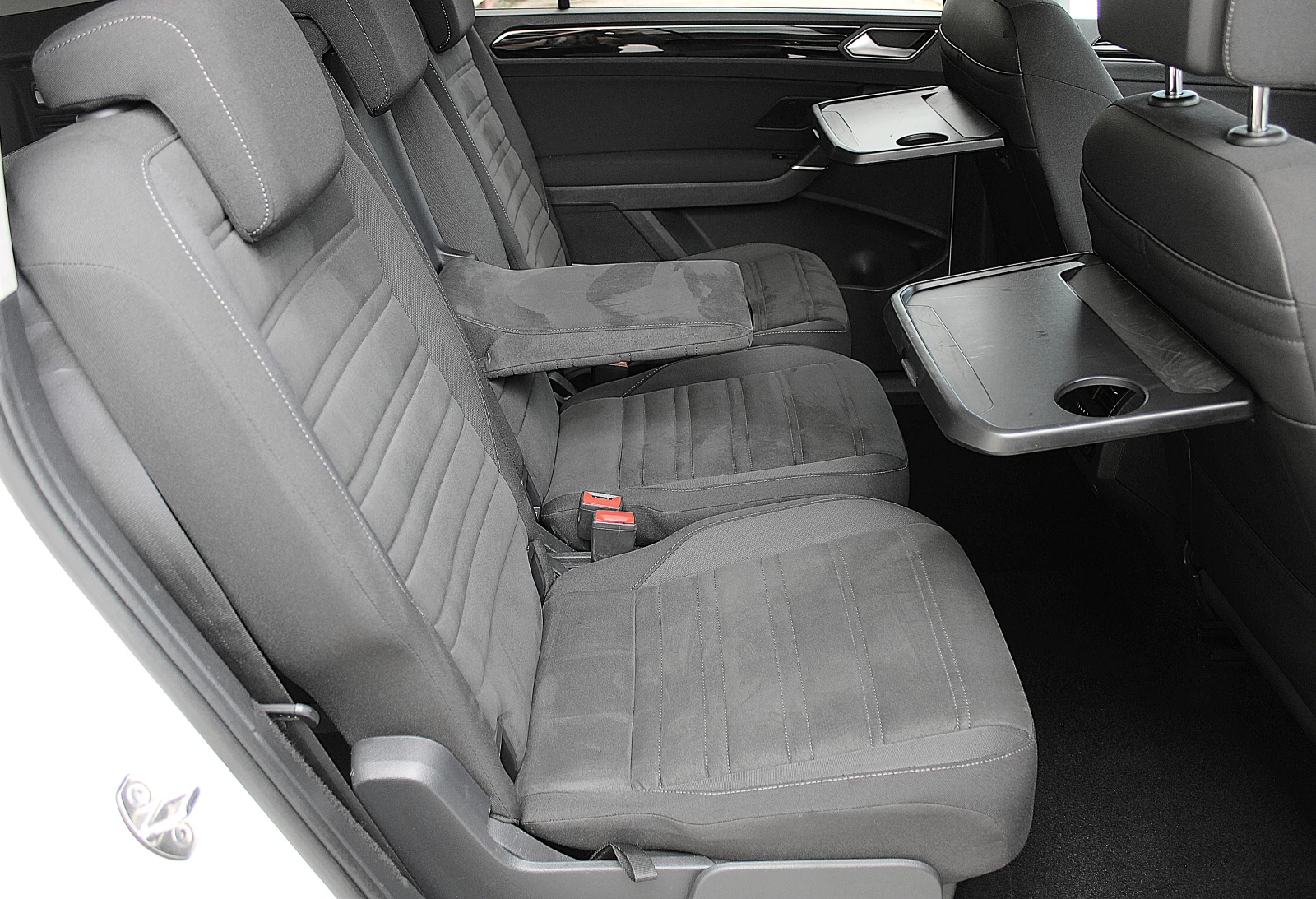 VW Touran 2.0TDI/DSG/DISTRONIC/PDC/LED/TOP, снимка 11 - Автомобили и джипове - 54673835