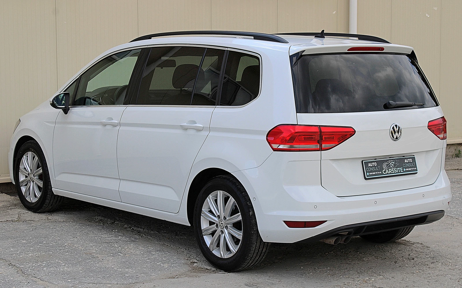 VW Touran 2.0TDI/DSG/DISTRONIC/PDC/LED/TOP, снимка 4 - Автомобили и джипове - 54673835