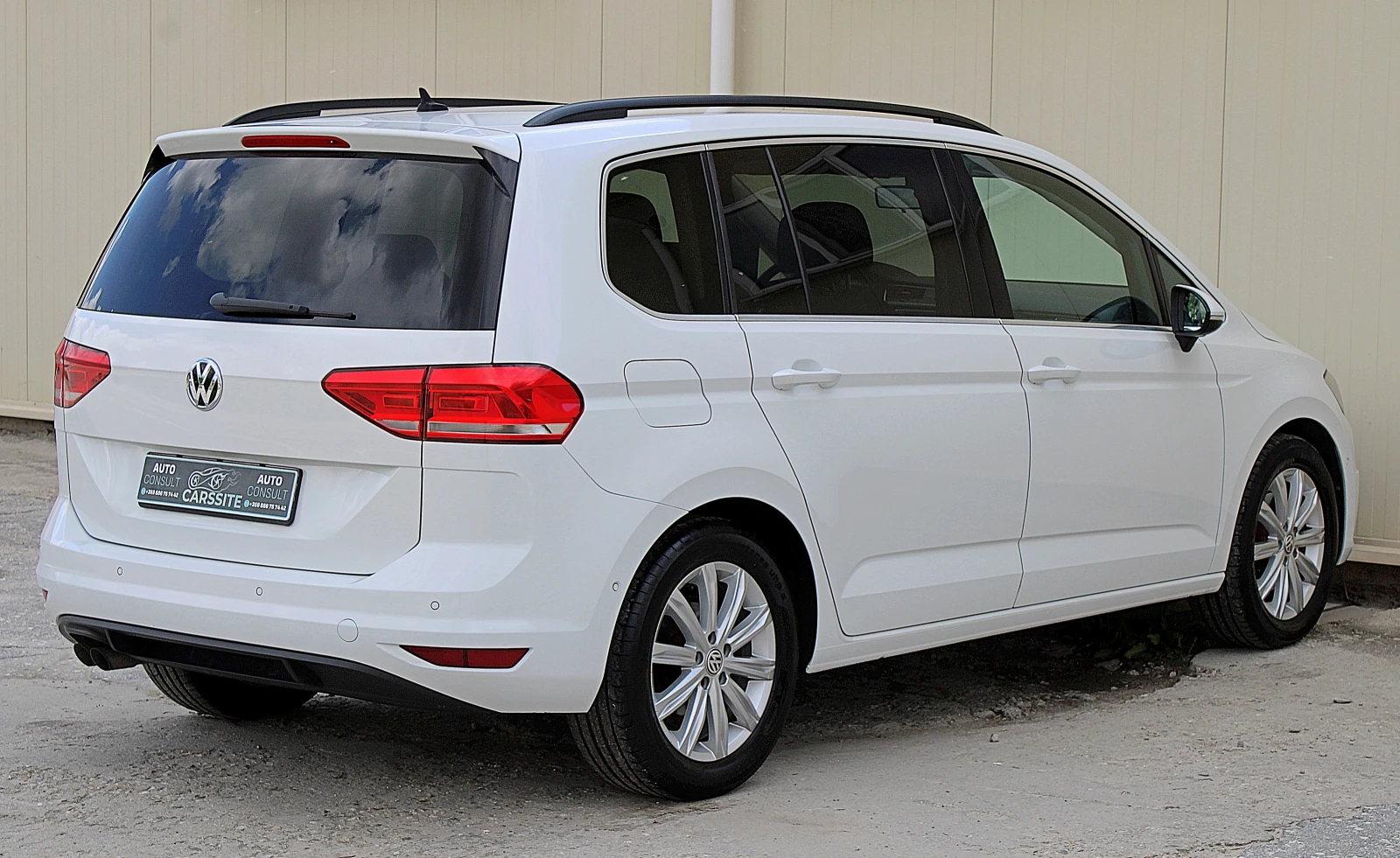 VW Touran 2.0TDI/DSG/DISTRONIC/PDC/LED/TOP, снимка 6 - Автомобили и джипове - 54673835