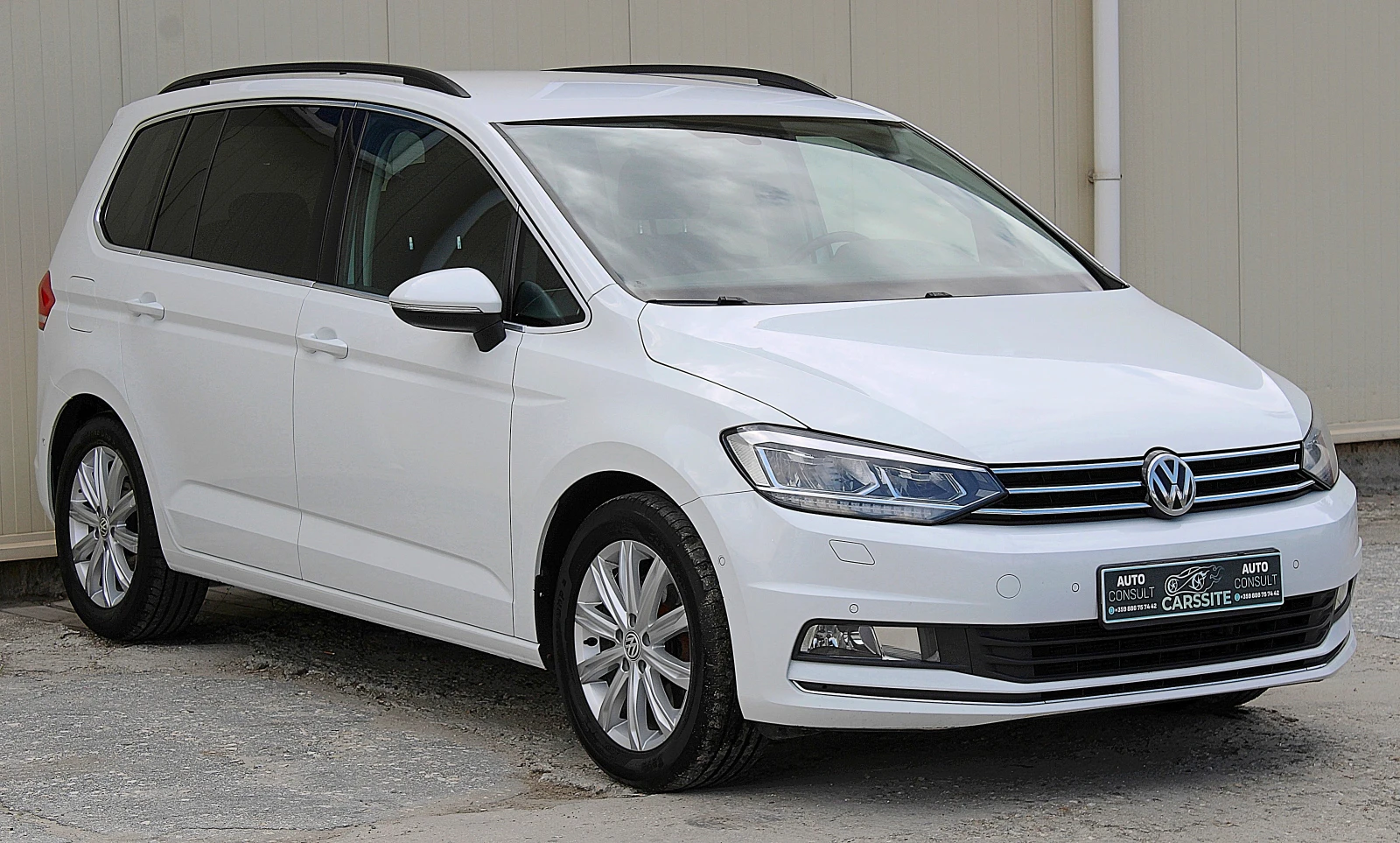VW Touran 2.0TDI/DSG/DISTRONIC/PDC/LED/TOP, снимка 3 - Автомобили и джипове - 54673835