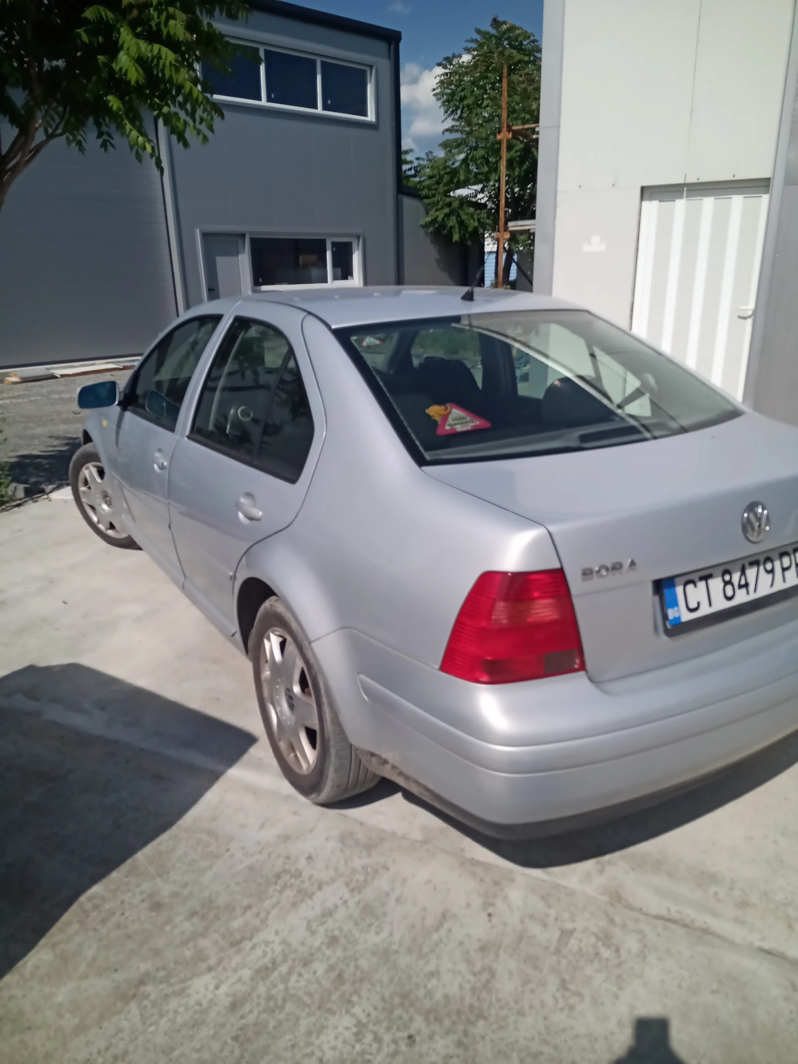VW Bora 1.8, снимка 4 - Автомобили и джипове - 54870165