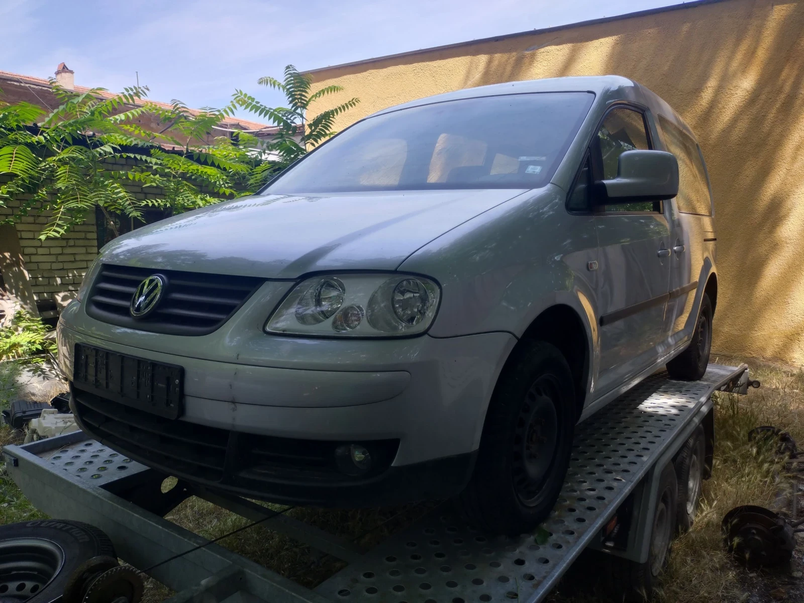VW Caddy 1.6 На Части