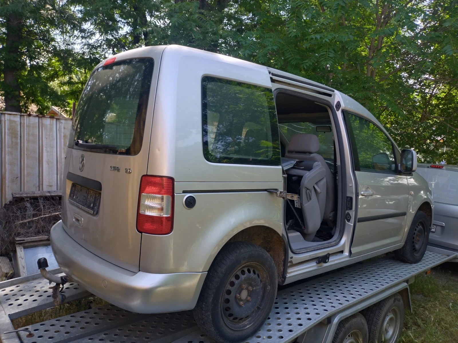 VW Caddy 1.6 На Части, снимка 3 - Автомобили и джипове - 54924072