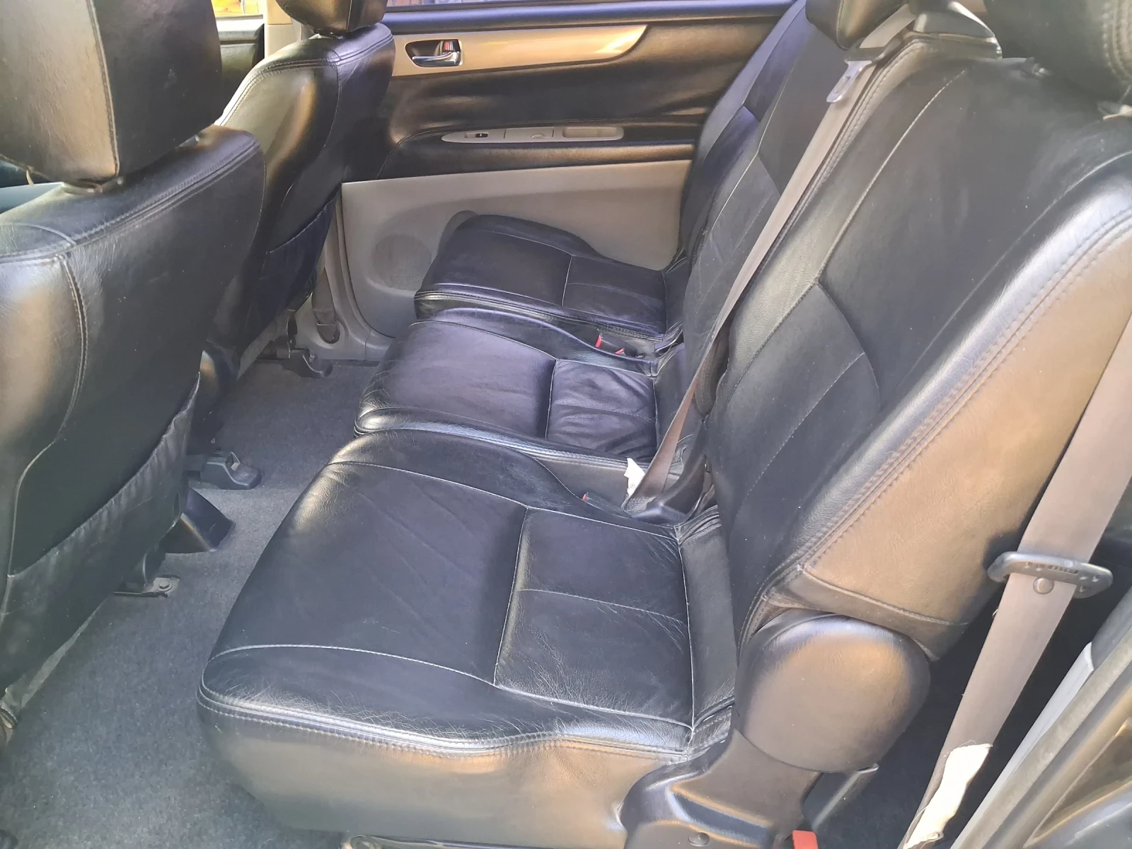 Toyota Avensis verso 2.0 D4D, снимка 10 - Автомобили и джипове - 55234240