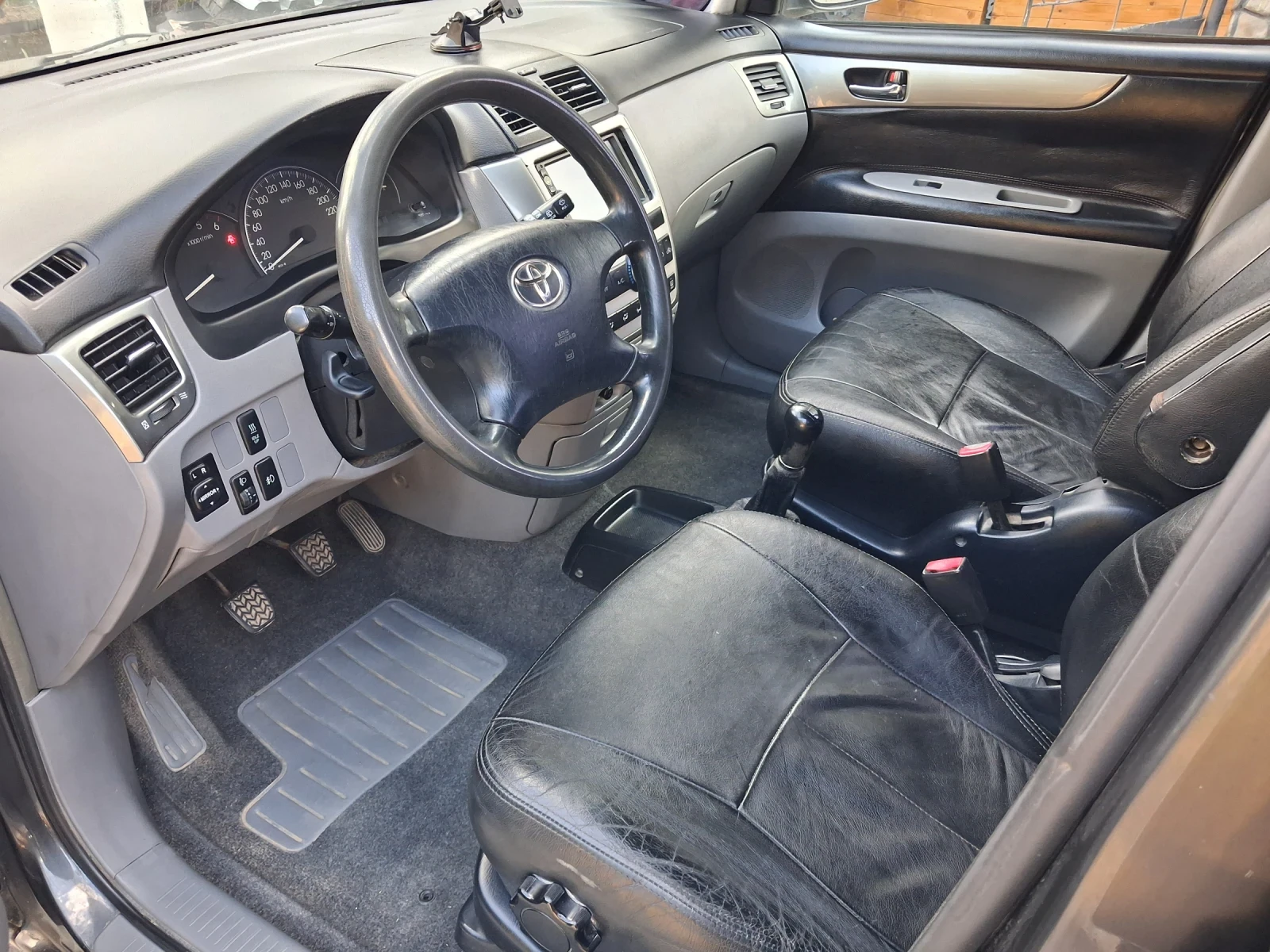 Toyota Avensis verso 2.0 D4D, снимка 7 - Автомобили и джипове - 55234240