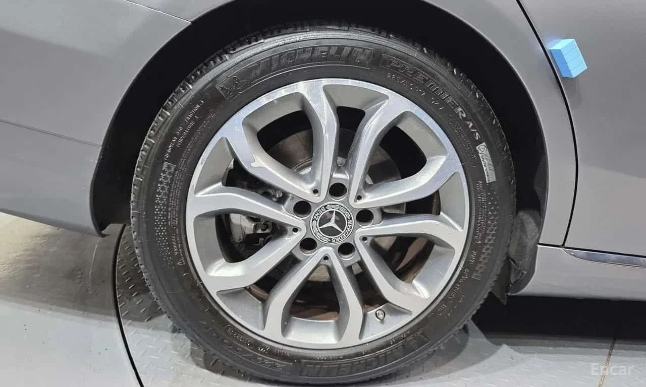 Mercedes-Benz C 220, снимка 5 - Автомобили и джипове - 56737056