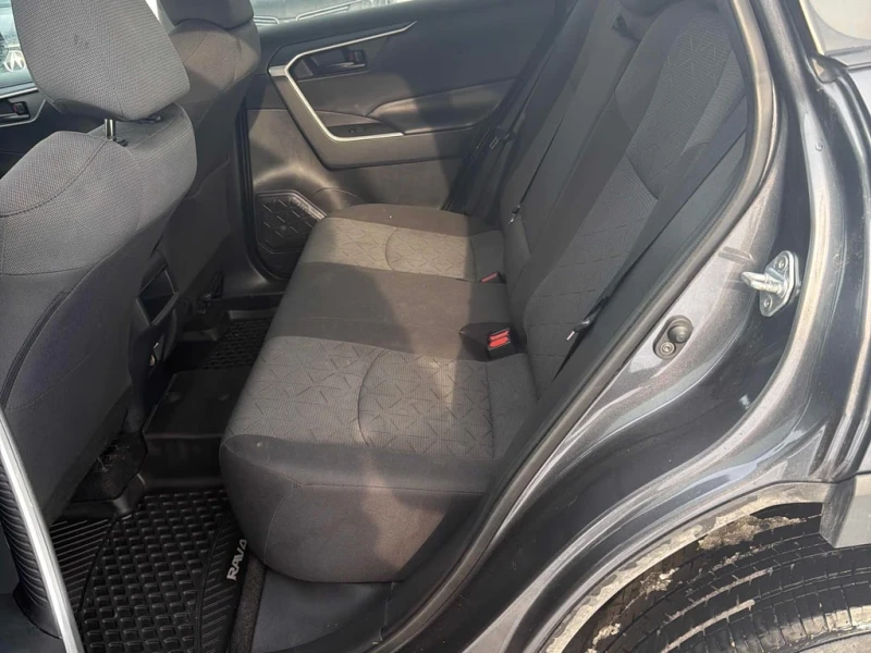 Toyota Rav4 2021 LE * CARFAX * БЕЗ ПЪРВОНАЧАЛНА ВНОСКА, снимка 10 - Автомобили и джипове - 53008175