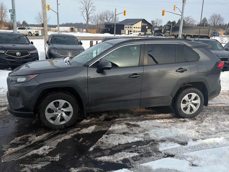 Toyota Rav4 2021 LE * CARFAX * БЕЗ ПЪРВОНАЧАЛНА ВНОСКА, снимка 3 - Автомобили и джипове - 53008175