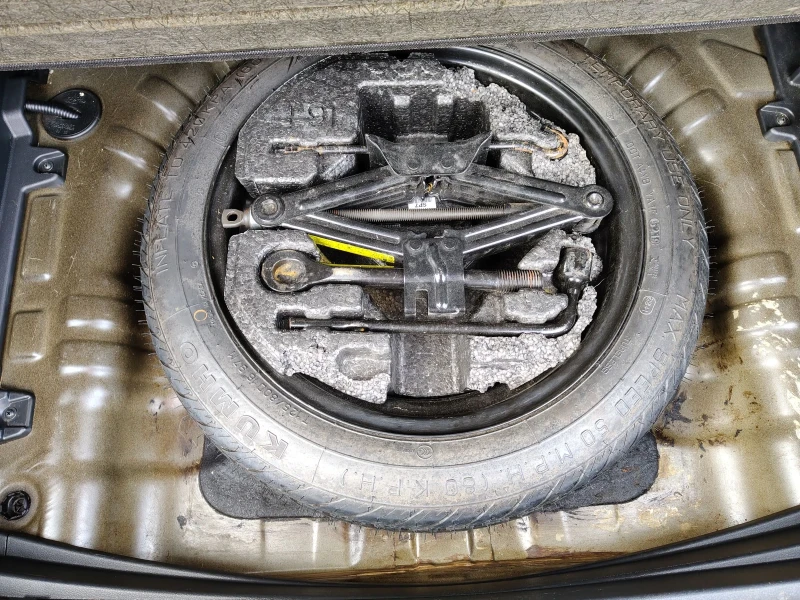 Hyundai Kona 1.6 crdi , снимка 9 - Автомобили и джипове - 53435344