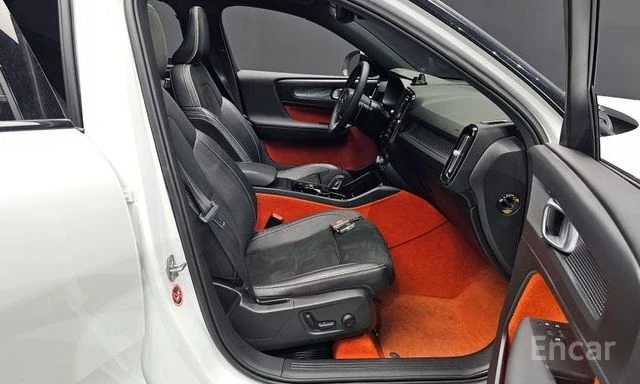 Volvo XC40 T4 R-Design | ПАНОРАМА | ЗАДНА КАМЕРА | KEYLESS | , снимка 10 - Автомобили и джипове - 54072603