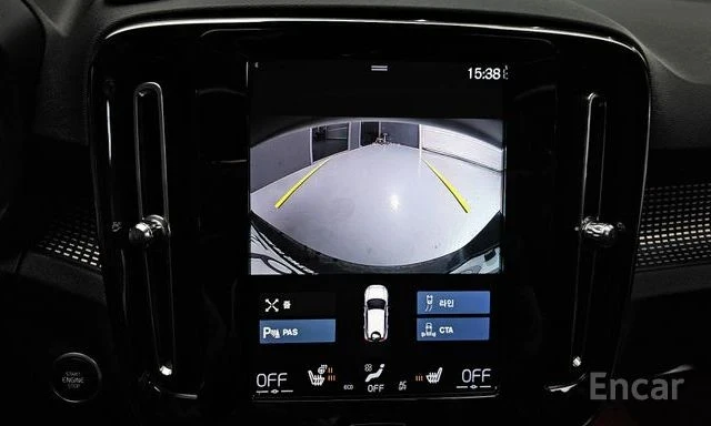 Volvo XC40 T4 R-Design | ПАНОРАМА | ЗАДНА КАМЕРА | KEYLESS | , снимка 13 - Автомобили и джипове - 54072603