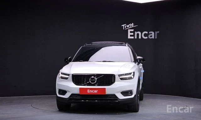 Volvo XC40 T4 R-Design | ПАНОРАМА | ЗАДНА КАМЕРА | KEYLESS | , снимка 3 - Автомобили и джипове - 54072603