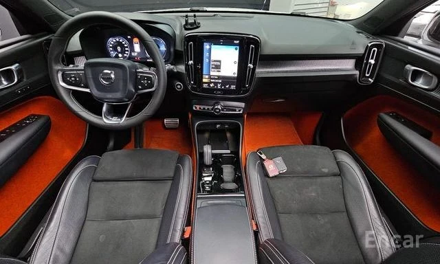 Volvo XC40 T4 R-Design | ПАНОРАМА | ЗАДНА КАМЕРА | KEYLESS | , снимка 6 - Автомобили и джипове - 54072603