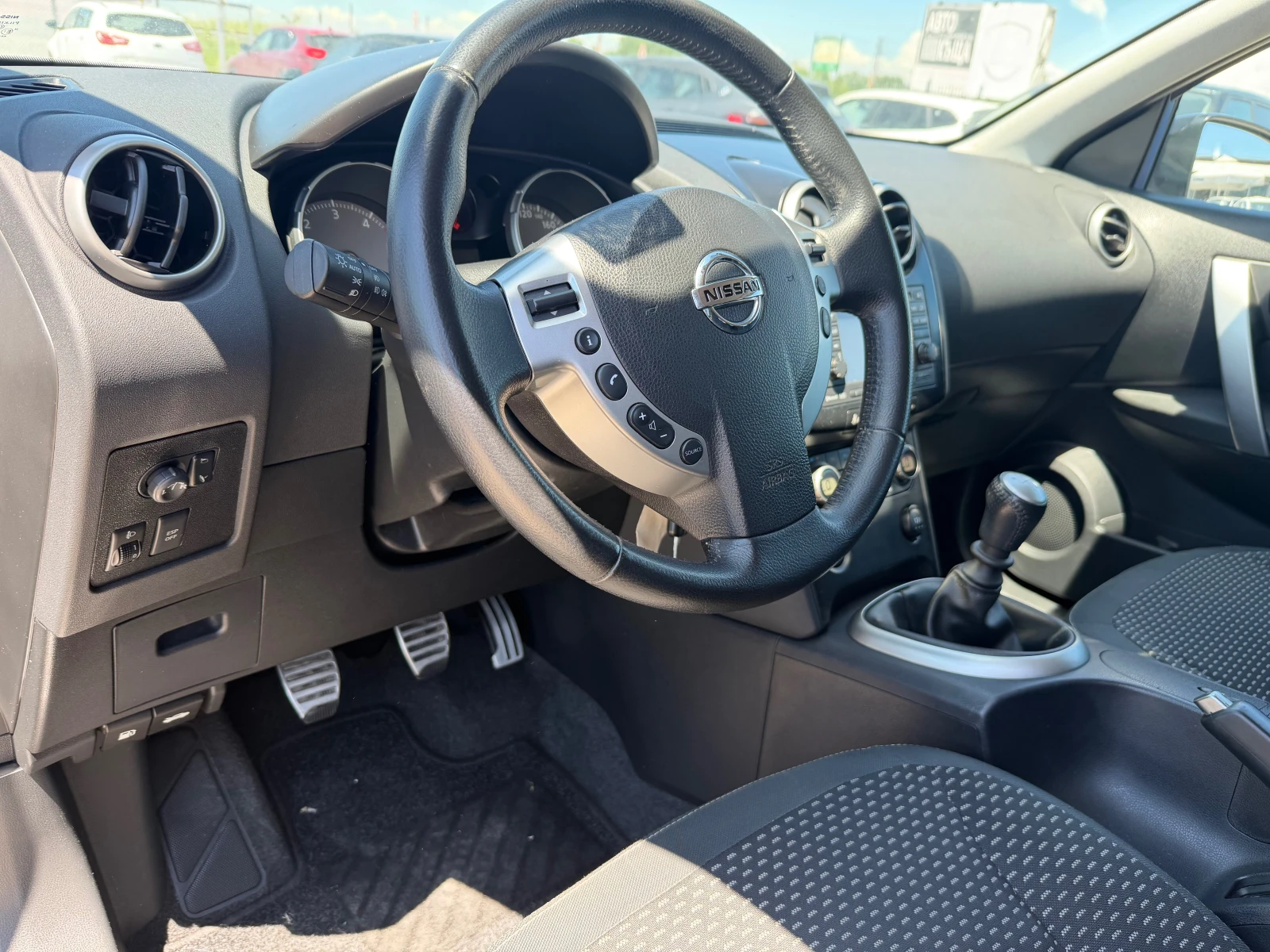 Nissan Qashqai 2.0 DCI(КАТО НОВА), снимка 17 - Автомобили и джипове - 54770419