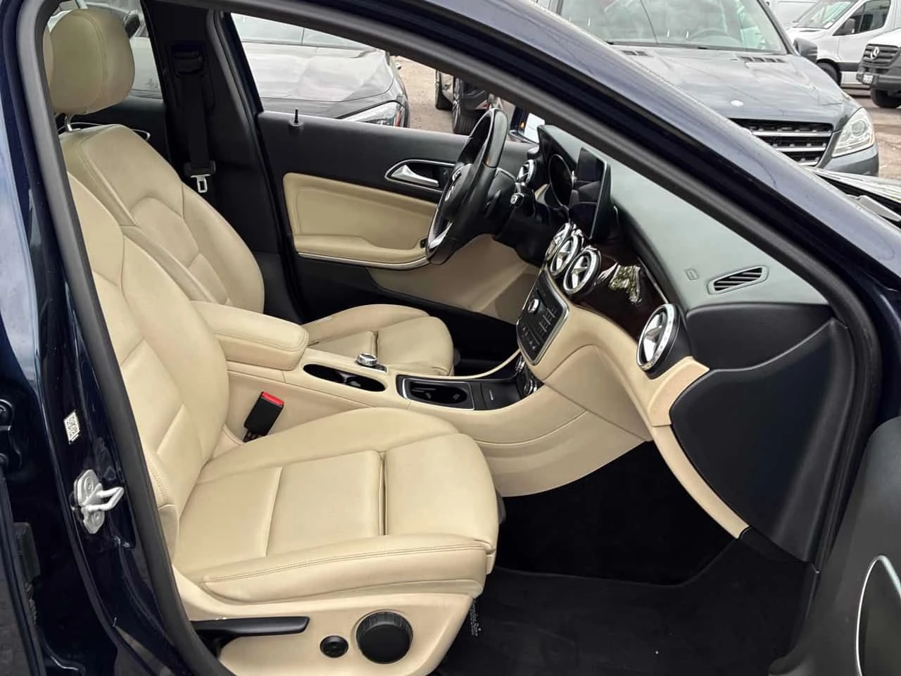 Mercedes-Benz GLA 250  | PANO | NAVI | PODGREVI | , снимка 17 - Автомобили и джипове - 54736336