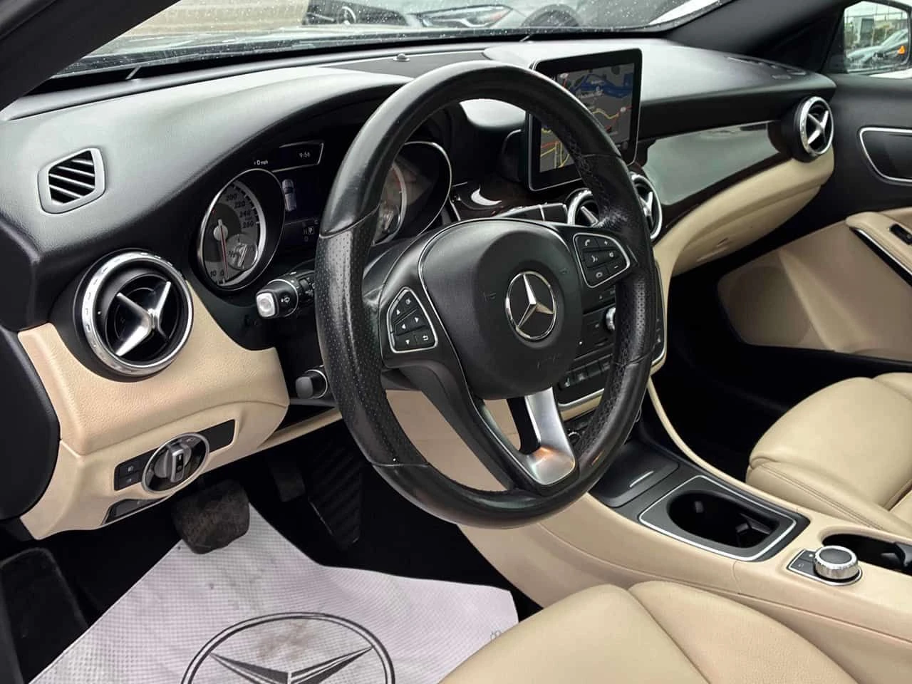 Mercedes-Benz GLA 250  | PANO | NAVI | PODGREVI | , снимка 5 - Автомобили и джипове - 54736336